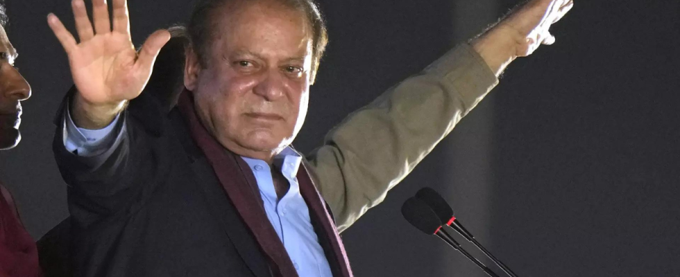 Pakistans Wahlgremium akzeptiert Nawaz Sharifs Nominierungspapiere fuer NA 130 Lahore