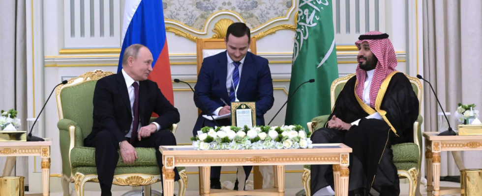 Saudi Arabien Putin begruesst die Beziehungen zu Saudi Arabien als er den