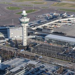 Schiphol hat zu wenig Personal um die maximale Anzahl an