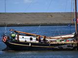 Skipper erhaelt Zivildienst fuer Boom Break bei dem ein Maedchen