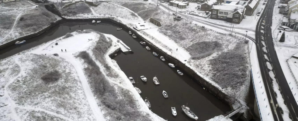 Starker Schneefall im Norden Englands fuehrt zu verheerenden Schaeden auf