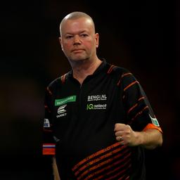 Van Barneveld verbucht einen problemlosen Sieg und steht in der