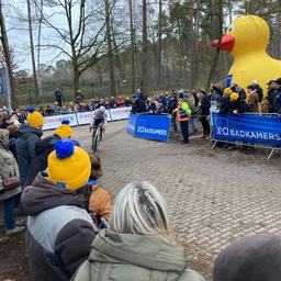 Van der Poel ist bei seiner Rueckkehr zum Cyclocross ueberlegen