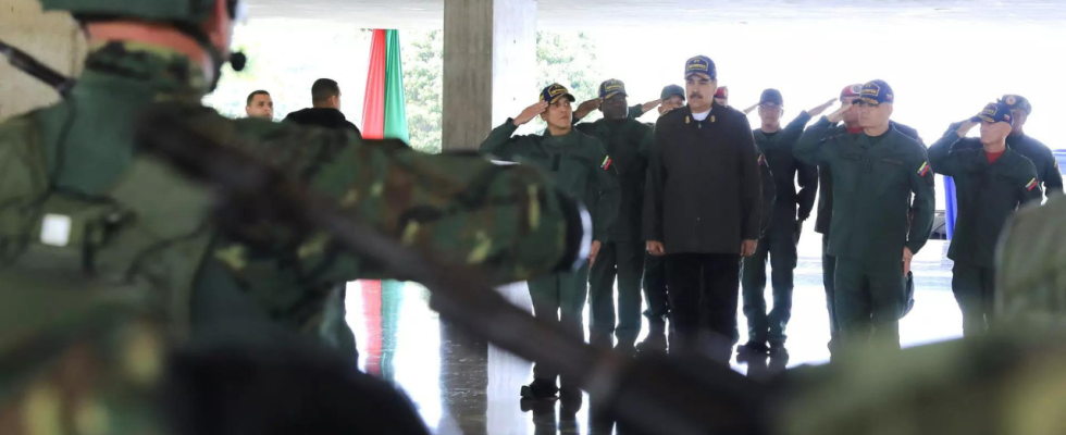 Venezuela Venezuela startet Militaeruebung wegen „Bedrohung durch britische Kriegsschiffe