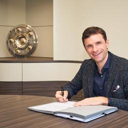 Vereinsikone Thomas Mueller 34 verlaengert beim FC Bayern und geht