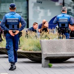 Vollzugsbeamte in Arnheim duerfen jetzt eine Jarmulke einen Turban oder