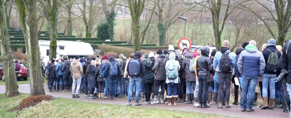 1500 Freiwillige suchen in Sleeuwijk nach vermisstem Teenager