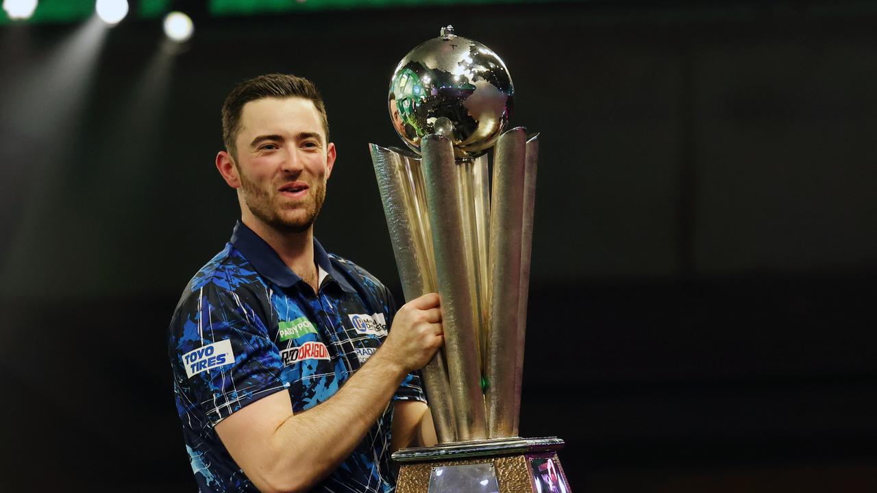 Beeld uit video: Humphries verslaat zestienjarig wonderkind Littler en is wereldkampioen darts