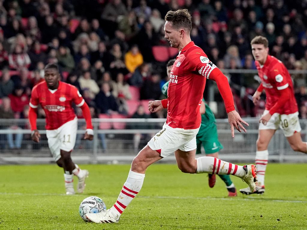 1706403324 250 PSV gewinnt gegen Almere City dank Toren von Kapitaen Luuk