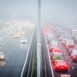 Achtung waehrend der morgendlichen Hauptverkehrszeit Code Gelb wegen rutschiger Bedingungen