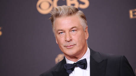 Alec Baldwin wird wegen toedlicher Schiesserei erneut angeklagt – RT