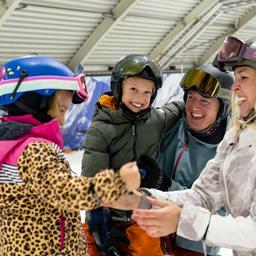 Bestellen Sie jetzt Gutscheine fuer den SnowWorld Abendskipass 4 Stunden