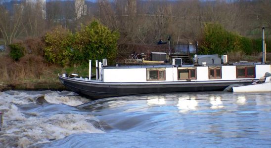 Deich in Maastricht teilweise weggeschwemmt Hausboote evakuiert Inlaendisch