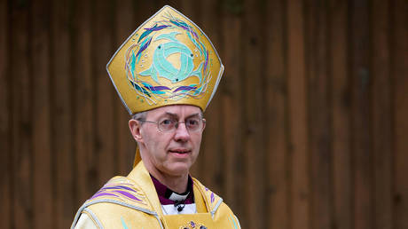 Der Fuehrer der Church of England draengt darauf die Transgender Beratung