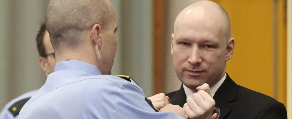 Der Massenmoerder Breivik verklagt Norwegen um die Isolation im Gefaengnis