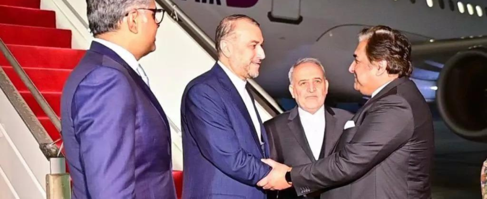 Der iranische Aussenminister trifft in Pakistan ein inmitten angespannter Beziehungen