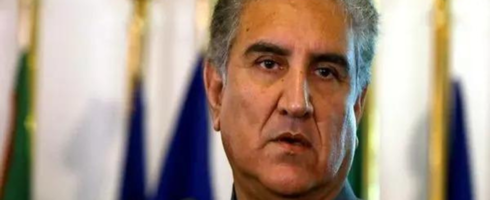 Der pakistanische Tehreek e Insaf Fuehrer Shah Mehmood Qureshi erklaerte sich fuer „unzulaessig