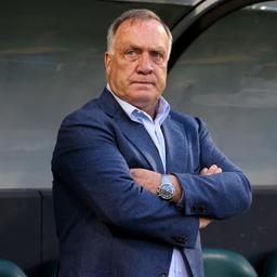 Dick Advocaat ist erneut in Diskussionen ueber die Nationaltrainerschaft auf