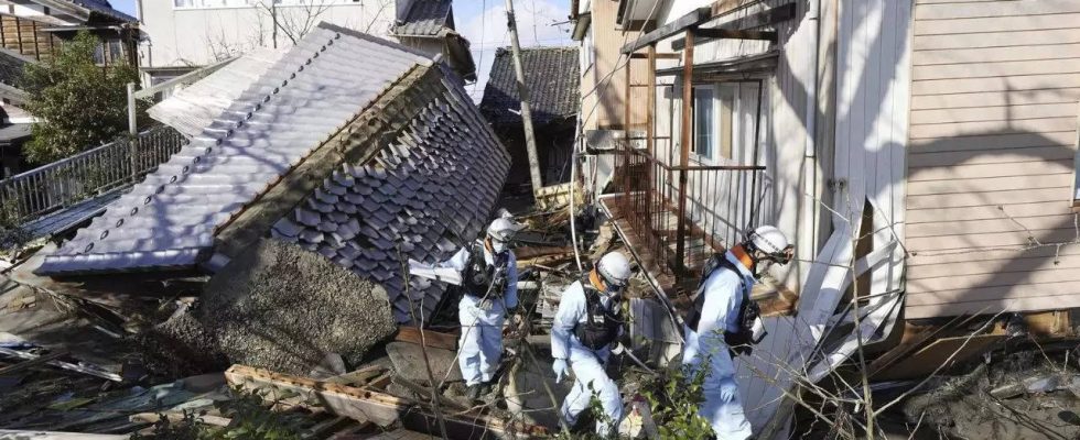 Erdbeben in Japan Wettlauf gegen die Zeit um Ueberlebende zu