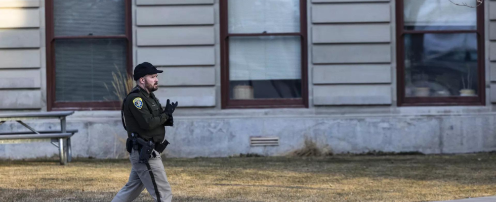 Falsche Bombendrohungen erzwingen die Evakuierung einiger US Staatshaeuser