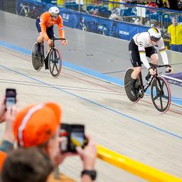 Lavreysen uebertrifft Hoogland im Titanic Duell und erreicht Sprint Finale bei Europameisterschaften