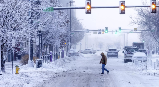 Massiver Wintersturm bringt starken Schneefall Tornados in den USA und