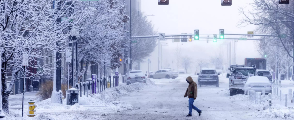 Massiver Wintersturm bringt starken Schneefall Tornados in den USA und