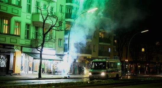 Mehr als 230 Festnahmen waehrend der unruhigen Silvesternacht in Berlin