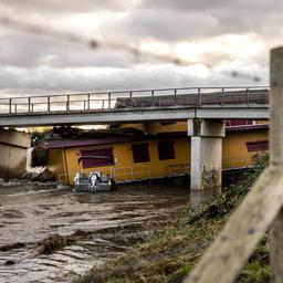 Notdamm in Maastricht zeigt Wirkung Zehn Hausbootbewohner koennen nach Hause