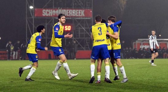 Pokalmaerchen Herkules geht zu Ende Ajax Henker verliert im Thriller gegen