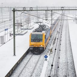 Probleme auf der Strecke aufgrund des Winterwetters Zuege fallen auf