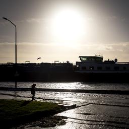 Regen Wind und Sonne am Freitag kuendigen ein wechselhaftes Wochenende