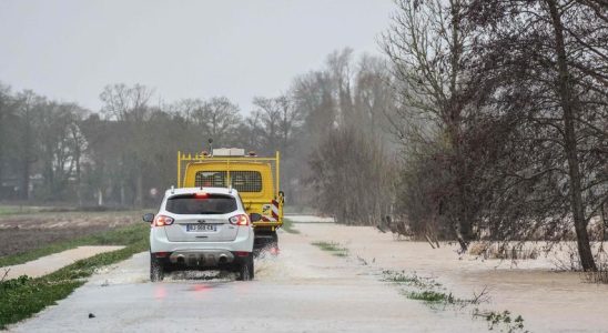 Regenfaelle und Stuerme sorgen auch jenseits der Grenze fuer Ueberschwemmungen