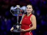 Sabalenka strahlt nach neuem Australian Open Titel „Meine Reden sind immer seltsam