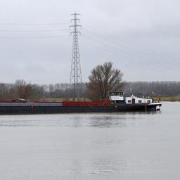 Schifffahrt auf der IJssel durch festgefahrenes Schiff blockiert Wirtschaft