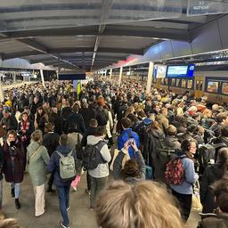 Stromausfall legt Zugverkehr rund um Utrecht lahm Inlaendisch