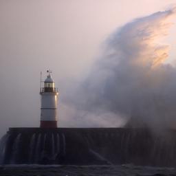 Sturm Henk verursacht Schaeden und Probleme auf der Strecke