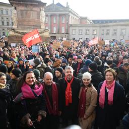 Tausende Menschen bei Demonstrationen gegen die extreme Rechte in Deutschland