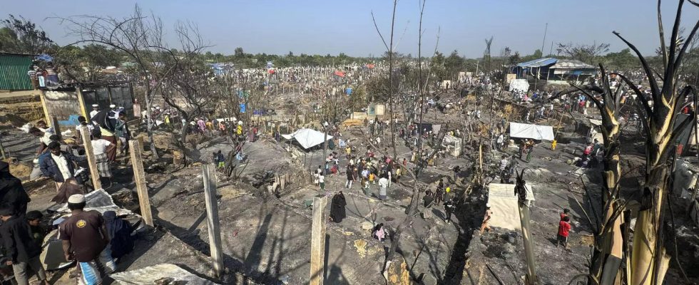 Tausende Rohingya wurden nach Brand in Bangladesch obdachlos