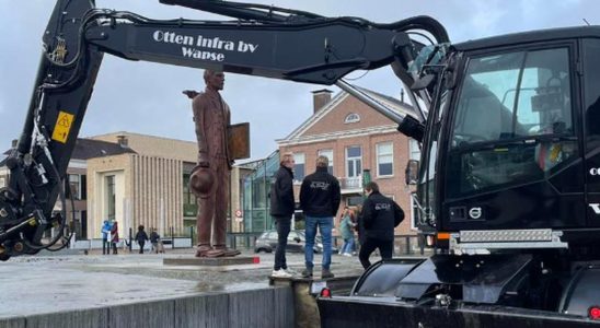 Van Gogh Statue nach Silvester Stunt zurueck in Assen Buch Kultur