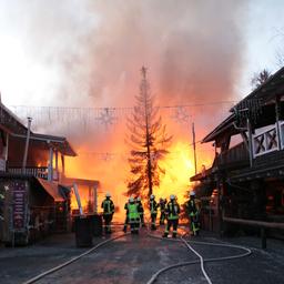 Verletzte bei Grossbrand in deutschem Freizeitpark Schaden in Millionenhoehe