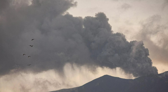 Vulkanausbruch in Indonesien Tausende wurden nach dem Vulkanausbruch in Indonesien