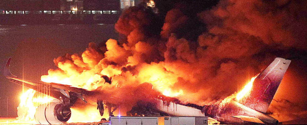 Wochen nach dem Brand auf der Landebahn kollidieren zwei Jets