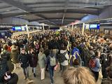 Zuege rund um den Utrechter Hauptbahnhof werden nach einem Stromausfall