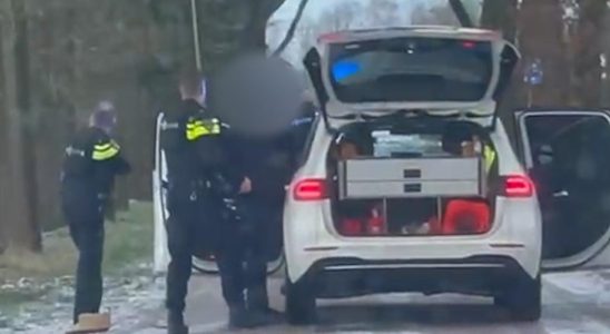 Zwei Tote bei gewalttaetigem Vorfall in Weiteveen Polizei untersucht Online Videos