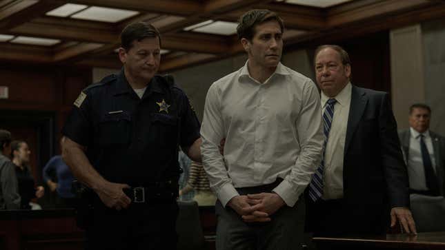 Jake Gyllenhaal und Bill Camp in „Vermutlich unschuldig“.