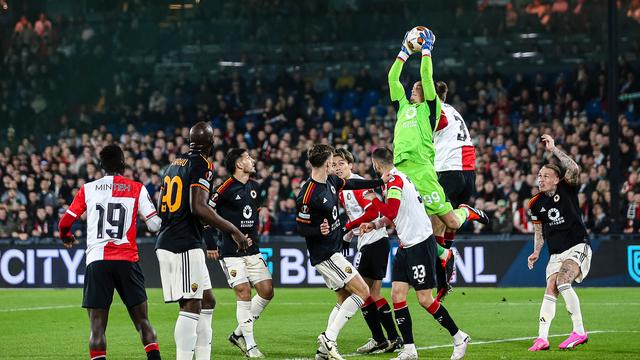 1708022088 790 Live Europafussball Wellenreuther haelt Feyenoord gegen Roma am Laufen