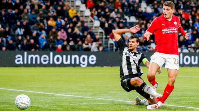 1708109776 870 Live Premier League Der PSV strebt gegen Heracles einen