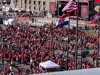 Menigte rent weg na schietincident op Super Bowl-parade in VS