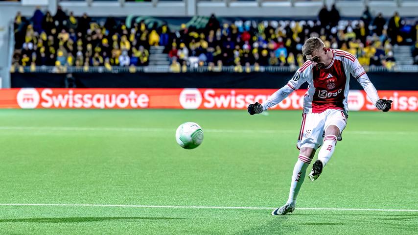 1708658905 161 Ausgerechnet Taylor fuehrt Ajax in der Verlaengerung ins Achtelfinale der